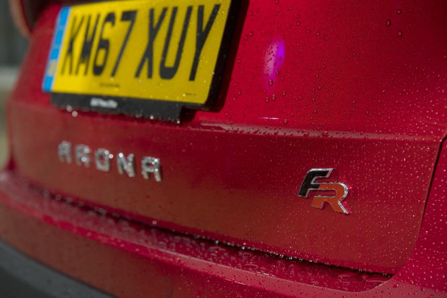 Детали экстерьера Seat Arona FR 2017 года  (UK) (фото 9 из 40)